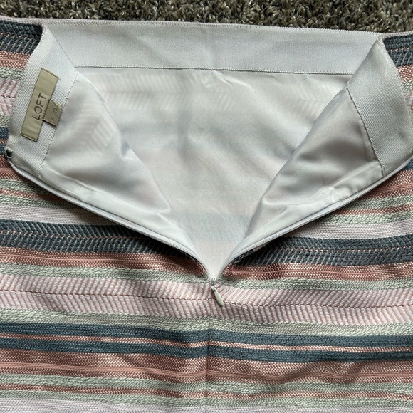 Loft Women’s Soft Hue Tapestry Like Stitched Skirt Size 4 - Picture 4 of 8